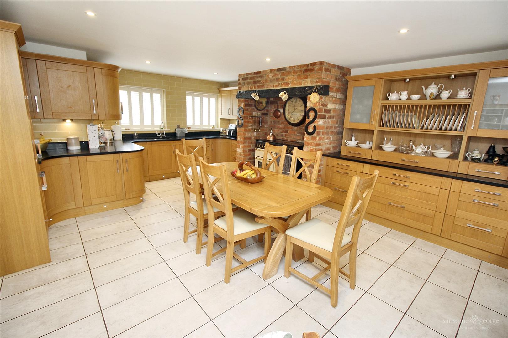 5 bed property in Kentwood Hill, Reading